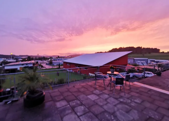 Mit Garten Und Terasse